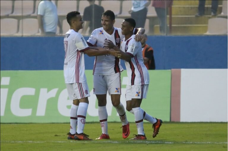 Flamengo vence e se classifica na copinha