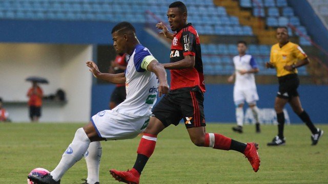 Flamengo desperdiça vitória contra Aimoré, mas só depende de si para avançar