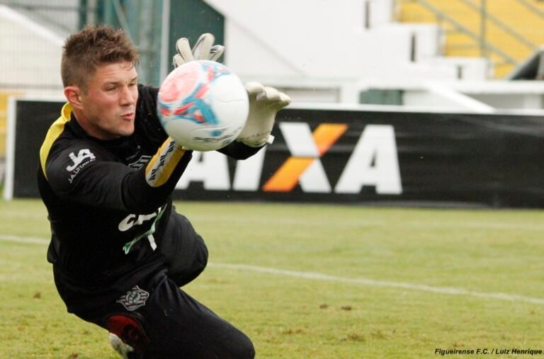 Santa Cruz anuncia a contratação de mais um goleiro
