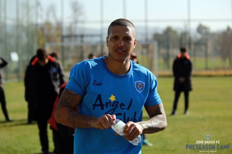 O atacante Jean Carlos se destaca no futebol sul-coreano