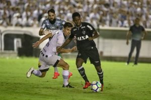 Cazares entrou no Segundo tempo e fez um golaço com extrema tranquilidade