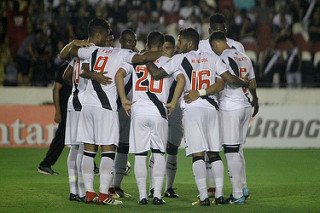 É decisão! Na altitude de Sucre, Vasco encara o Jorge Wilstermann para carimbar sua vaga para a fase de grupos da Libertadores.