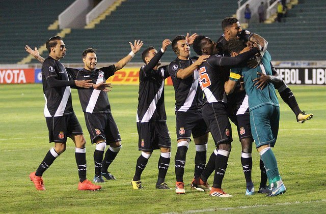 3 vezes Martín Silva! Com decisão nos pênaltis, Vasco se classifica para a fase de grupos da libertadores 2018.