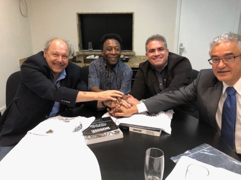 Ações em conjunto marcarão a aproximação entre Santos e Pelé