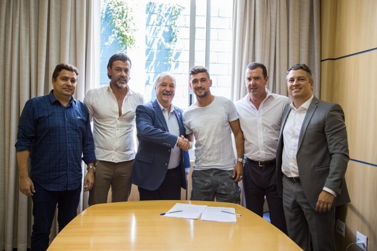 Cruzeiro renova contrato de Arrascaeta até 2021