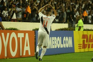 Com quebra de recorde e show da torcida, Vasco vence o Universidad de Concepcion e avança para a terceira fase da Libertadores.