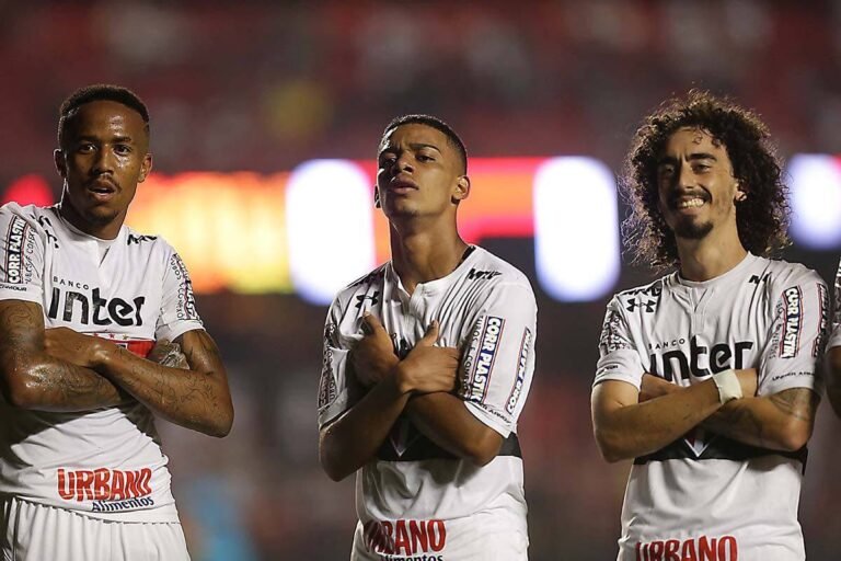 SAI ZIKA!!!! São Paulo bate o CRB pela Copa do Brasil.