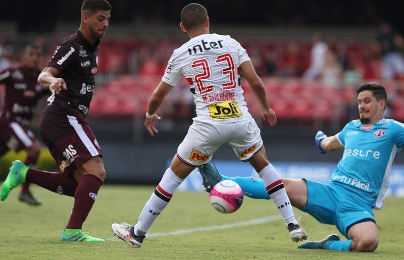 Sem sair do ‘quase’, São Paulo fica no zero com a Ferroviária