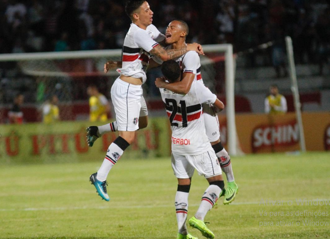 SEGUE O LÍDER! Santa Cruz vence o CRB/AL de virada no Arruda e lidera o Grupo A da Copa do Nordeste