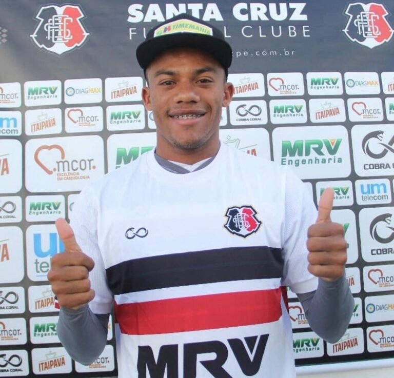 Entrevista com o atacante Robinho Barbosa, do Santa Cruz