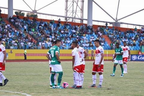 Em confronto direto, Goiás e Vila Nova duelam no Olímpico.