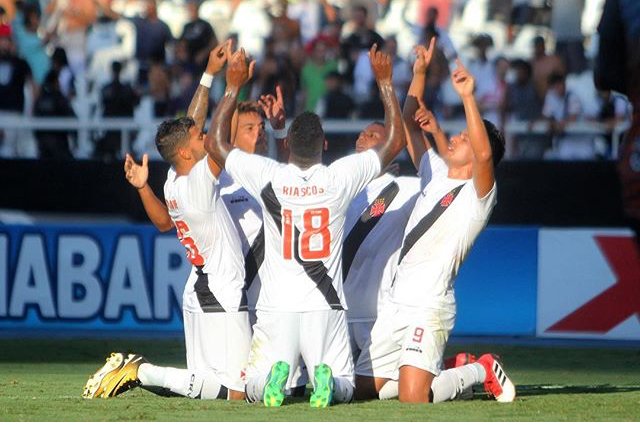 Se não for no sufoco, não é Vasco! Em clássico marcado por lesões, Vasco vence de virada o Botafogo e se classifica para as semifinais da Taça Rio.
