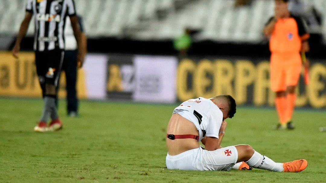 Desequilíbrio em campo e problemas internos; Vasco perde para o Botafogo nas semifinais da Taça Rio.