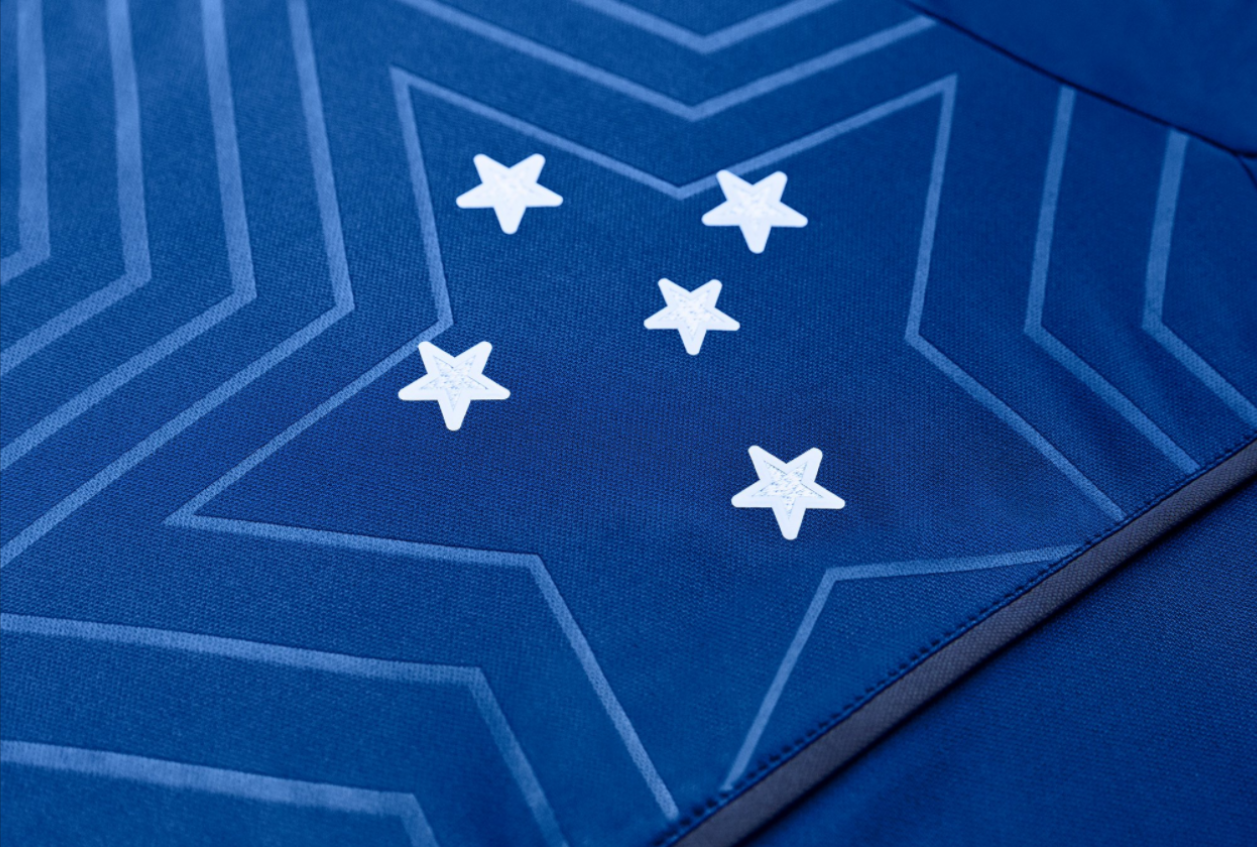 Cruzeiro divulga imagens da nova camisa