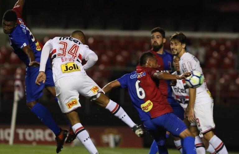 Diante do seu torcedor, São Paulo estreia com vitória