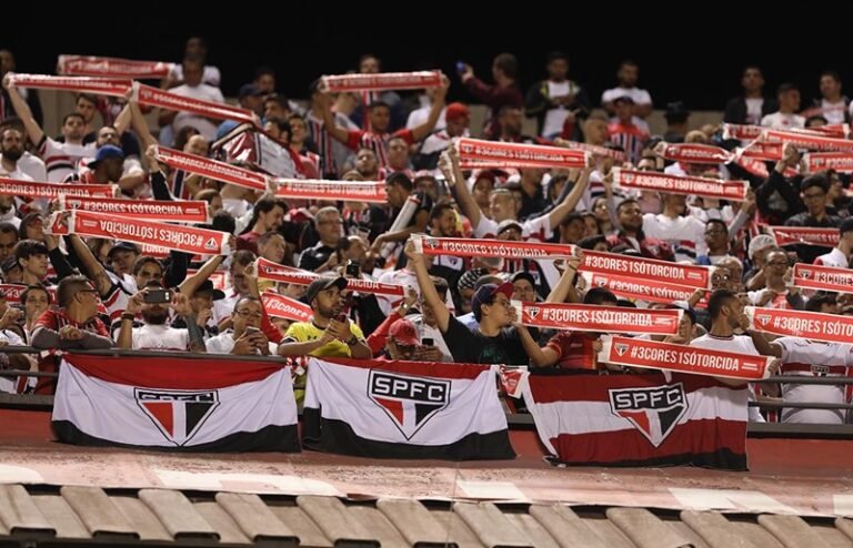 São Paulo luta, mas sofre empate e é desclassificado