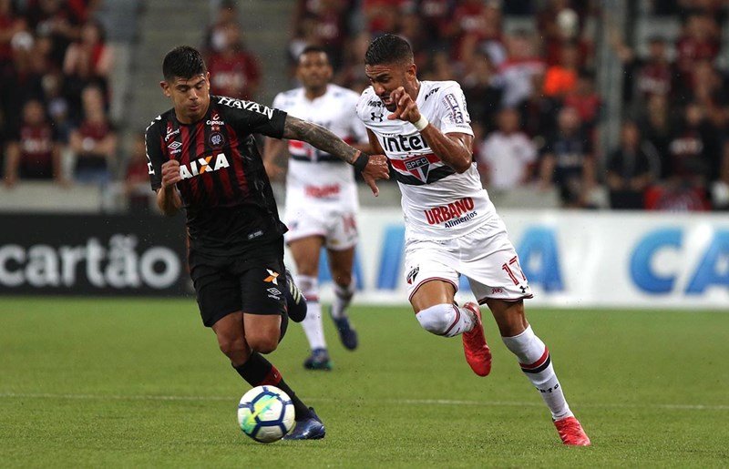 Em jogo difícil, São Paulo perde mas “ainda está vivo”