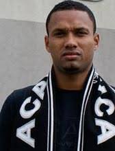 O zagueiro Júnior Lopes é mais um reforço.