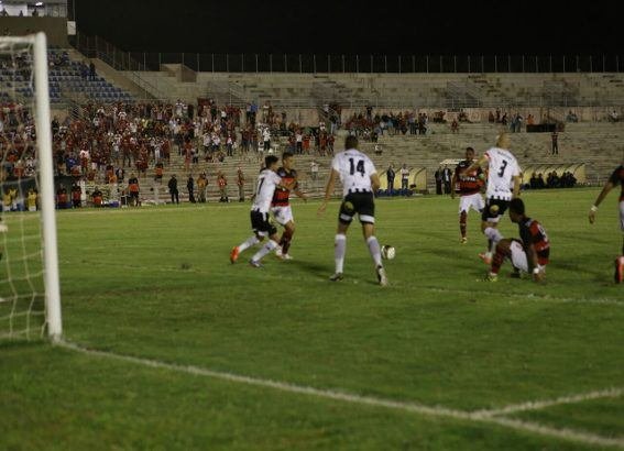 Derrota na primeira partida da final.
