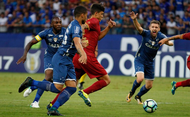 Cruzeiro visita Flu para retomar o caminho das vitórias