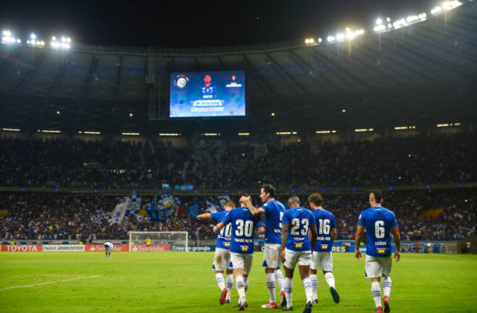 Com direito a goleada, Cruzeiro quebra recorde e segue vivo na fase de grupos da libertadores.