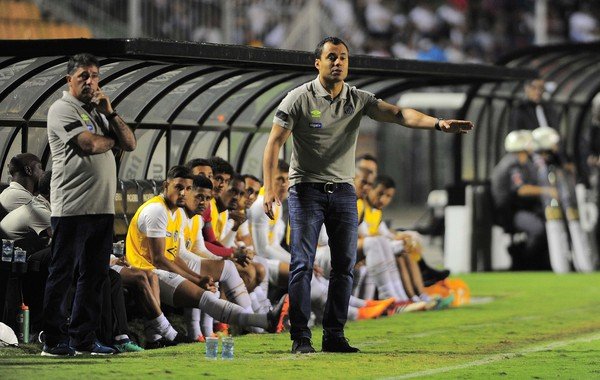 Satisfeito, Jair Ventura afirma encontrar a formação ideal para o Santos