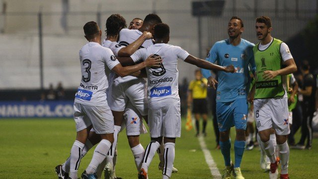 A liderança do grupo é do Santos!