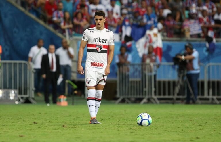 São Paulo busca empate e se mantém invicto