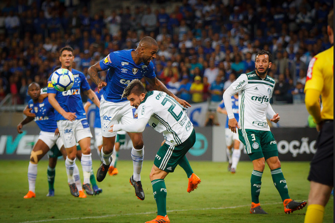 Em duelo de Palestras no Mineirão, Cruzeiro vence Palmeiras e assume G6 do Brasileirão.