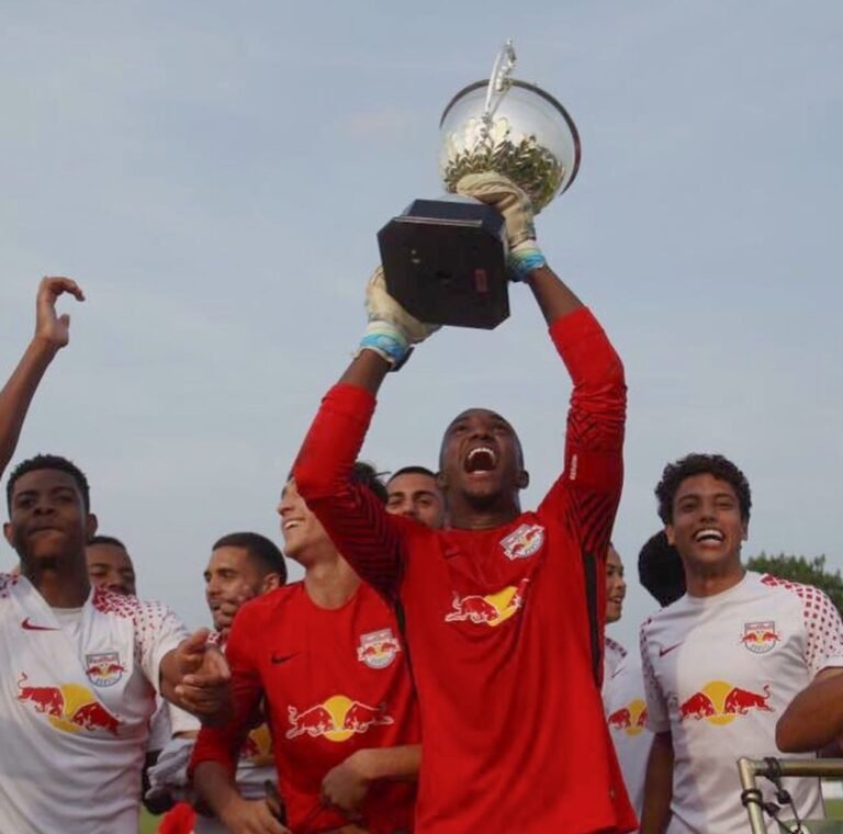 O goleiro Jordan Esteves, do Red Bull Brasil é destaque no tricampeonato da Volksbank Cup