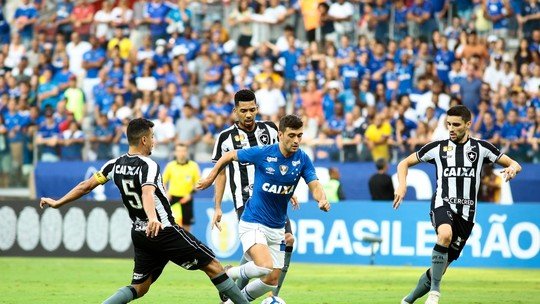 Após se classificar na libertadores, Cruzeiro conquista primeira vitória no Brasileirão.