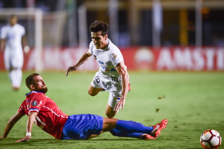 Santos corre para renovar com Léo Cittadini