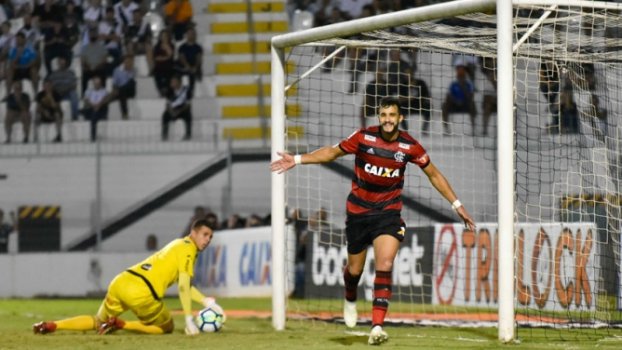 Com gol de Henrique Dourado, Flamengo vence Ponte Preta por 1 a 0