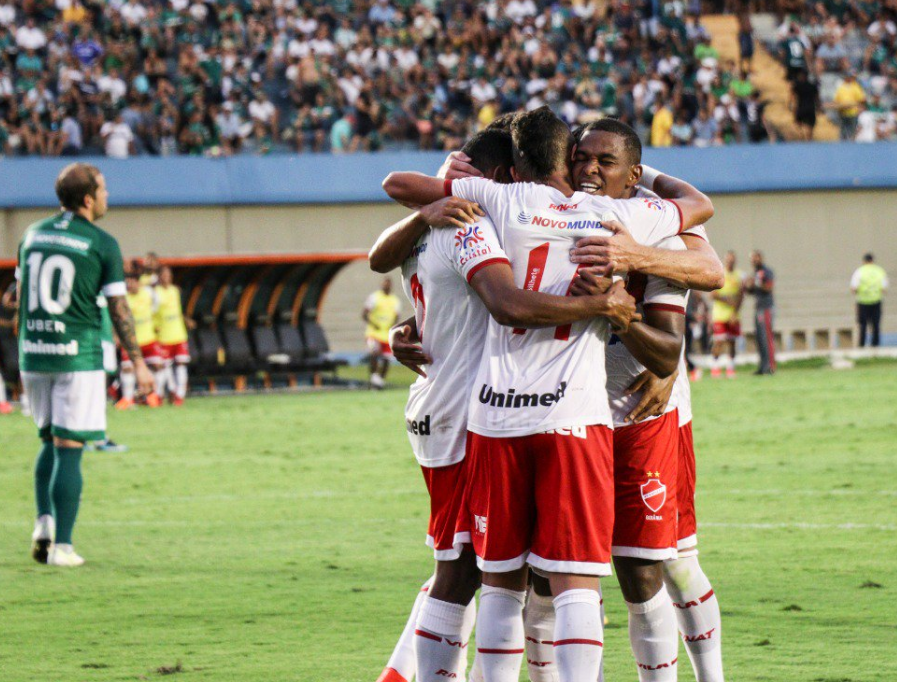 Vila Nova vence clássico e assume a liderança da Série B