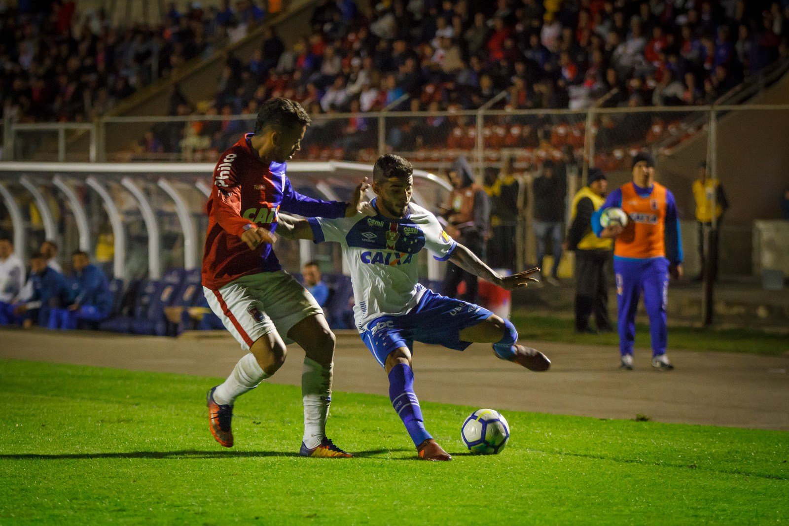 Cruzeiro fica somente no empate com Paraná antes da parada para a Copa e perde vaga no G6 do Brasileiro.