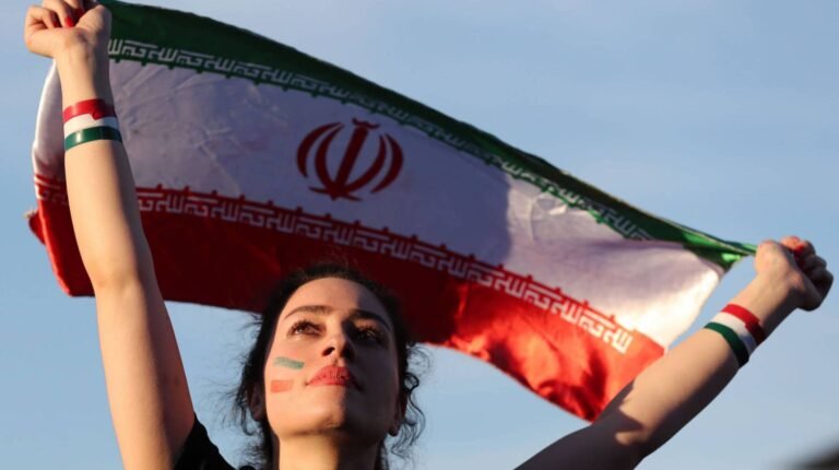 Proibidas de ver jogos em estádios, mulheres Iranianas buscam igualdade na Rússia