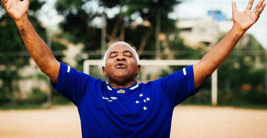 Aos 73 anos, morre o ídolo cruzeirense Zé Carlos