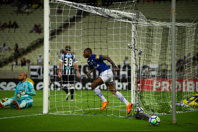 Cruzeiro vence Ceará fora de casa e assume 2° colocação no Brasileiro.
