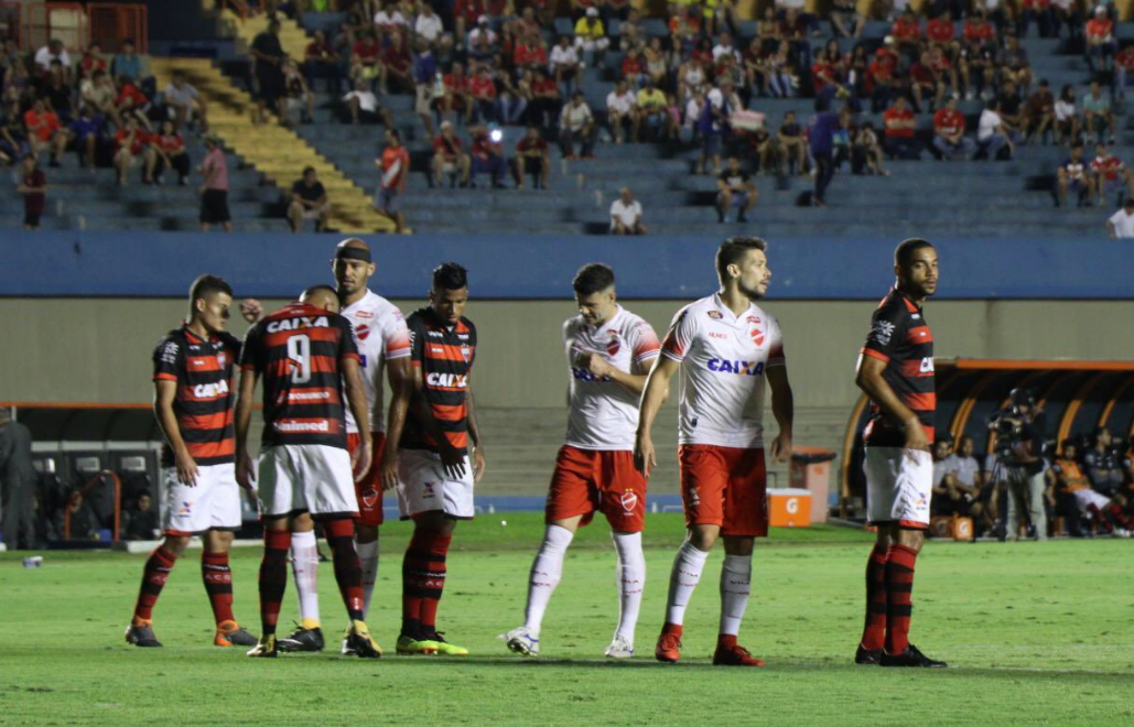 Vila empata mais uma e segue em crise