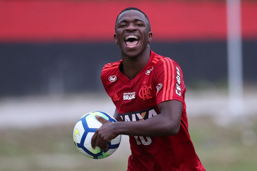 Real Madrid está feliz com a evolução de Vinicius Jr, diz jornal espanhol