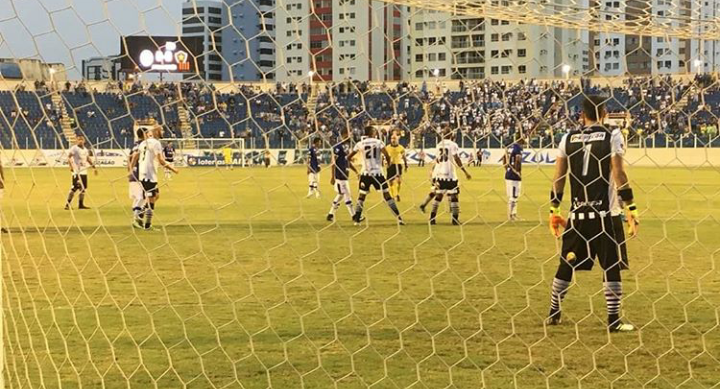 Segue sem vencer!