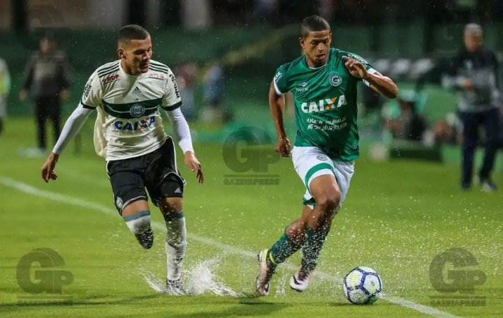 Goiás x Coritiba disputam vaga pelo G4 da Série B.