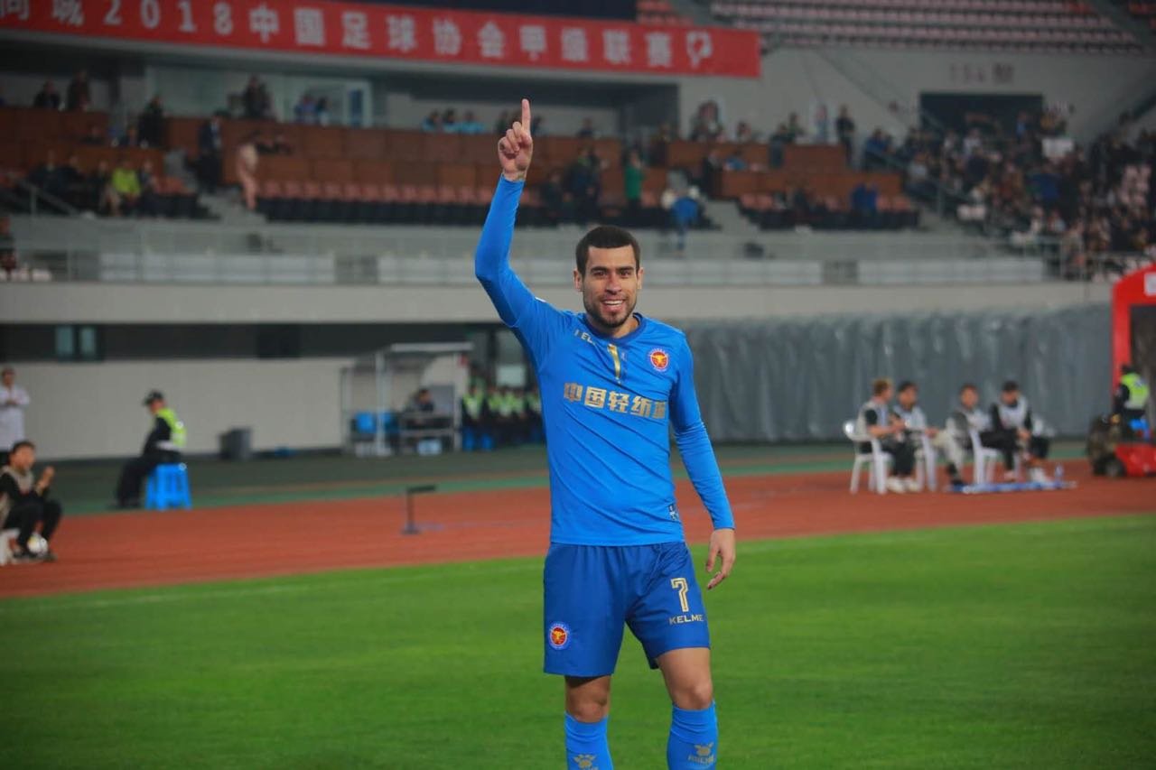 O meia Sérgio Mota tem seu melhor momento na carreira atuando na China