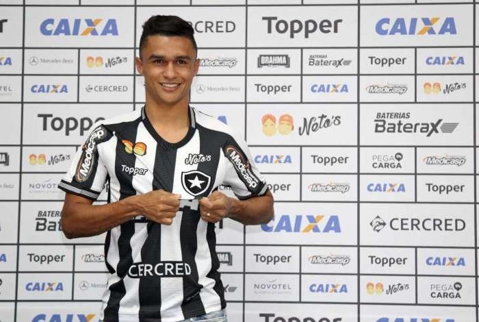 Botafogo apresenta o atacante Erik, com passagens por Palmeiras e Atlético Mineiro