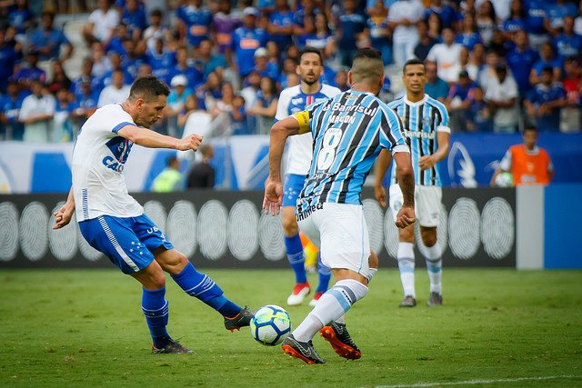 Precisando vencer, Cruzeiro visita o Grêmio