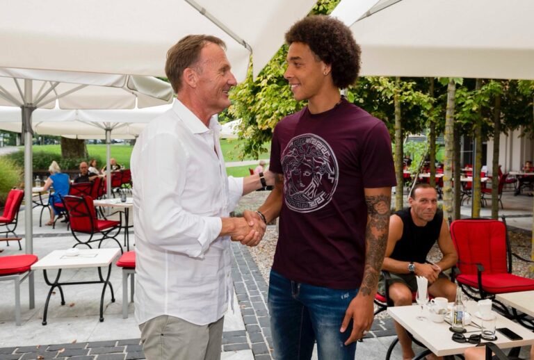 O belga Axel Witsel é anunciado como novo reforço do Borussia Dortmund