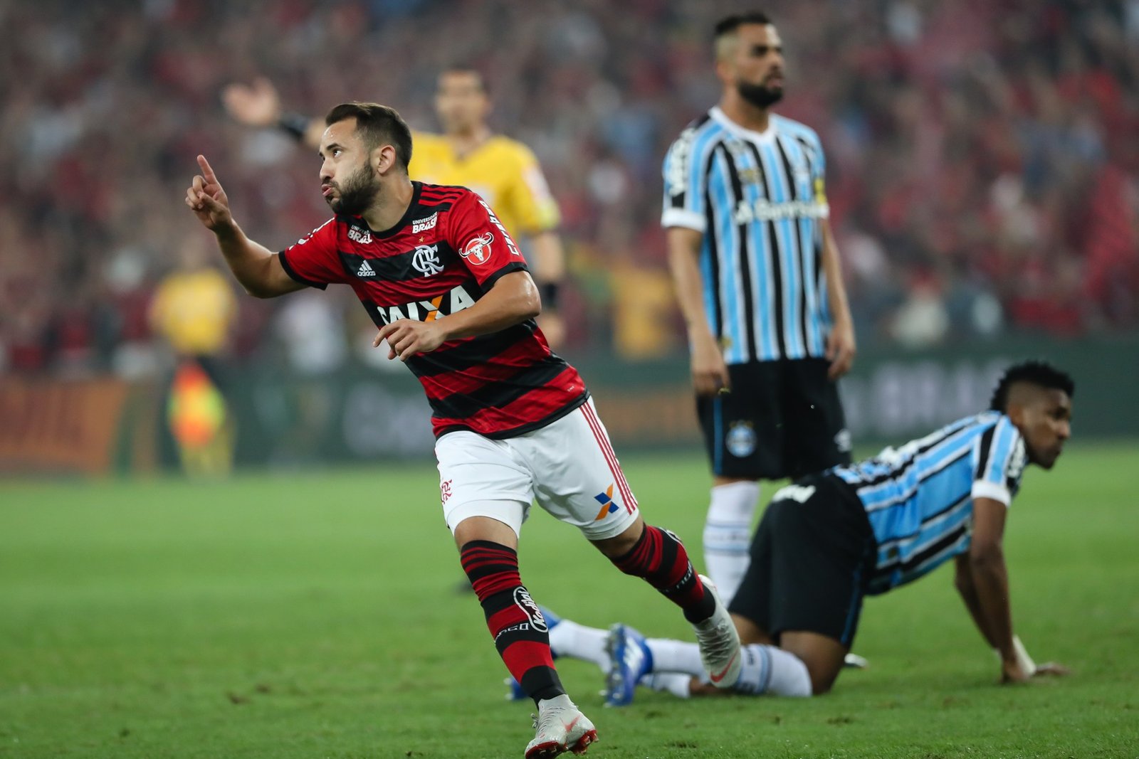 Éverton Ribeiro diz que a equipe aprendeu a lição da Libertadores