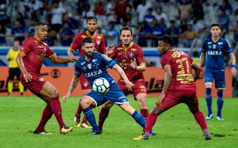 Para quebrar o jejum de vitórias, Cruzeiro recebe o Flu