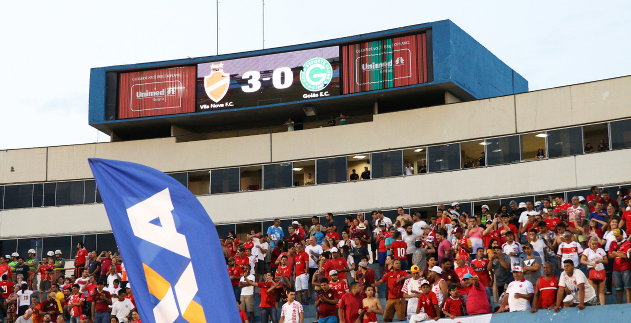 Vila vence clássico e respira no campeonato