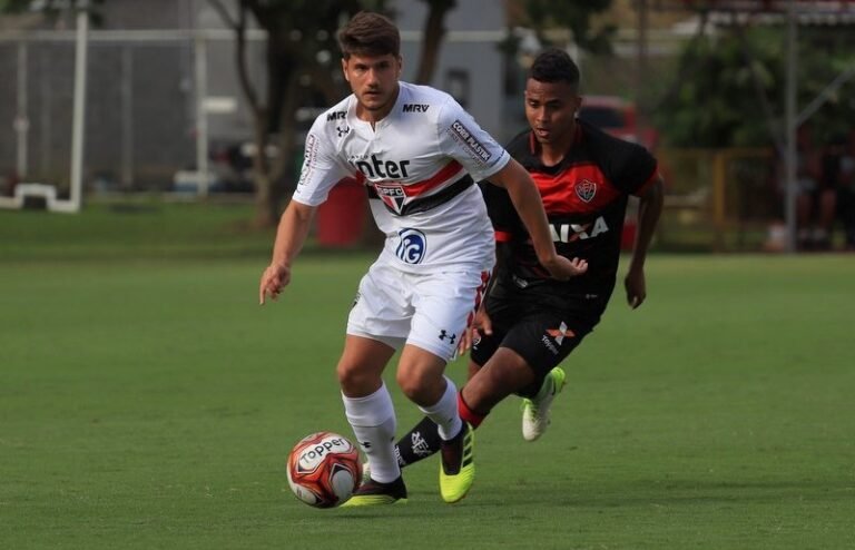 Pelo Aspirantes, São Paulo é derrotado pelo Vitória